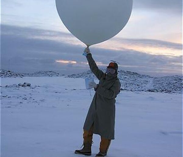Expeditioner with weather balloon