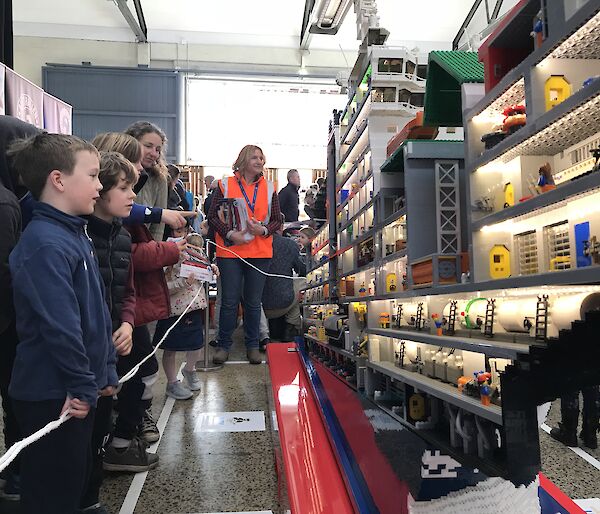 Children look at the LEGO model of an icebreaking ship.
