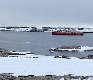 RSV Nuying departing after resupply.