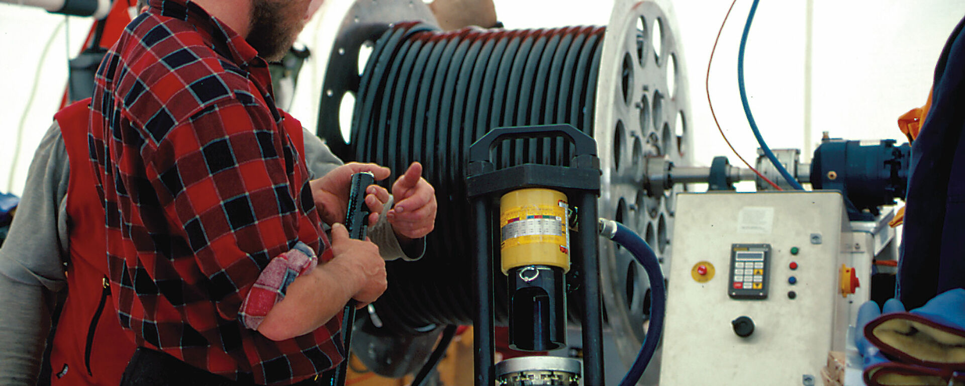 The hose reel and motor controller of the AMISOR hot water drill