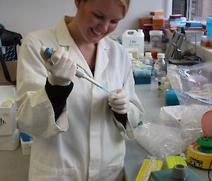 PhD student undertaking genetic research of stylasterid corals in Antarctica.