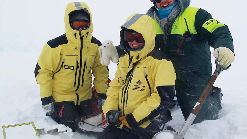 Jane (left), Polar Knutsen, Caroline and Dr Rob Massom, measure snow cover properties of sea ice