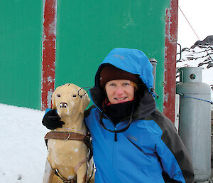 Jesse with the fibreglass seeing-eye dog ‘Stay’ at Bandits Hut near Davis