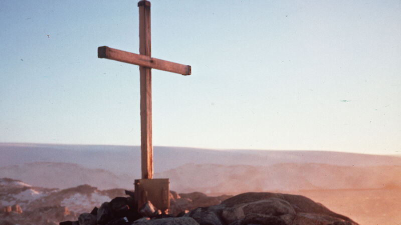 Memorial Cross, erected in memory of Lieutenant Belgrave Ninnis and Dr Xavier Mertz.