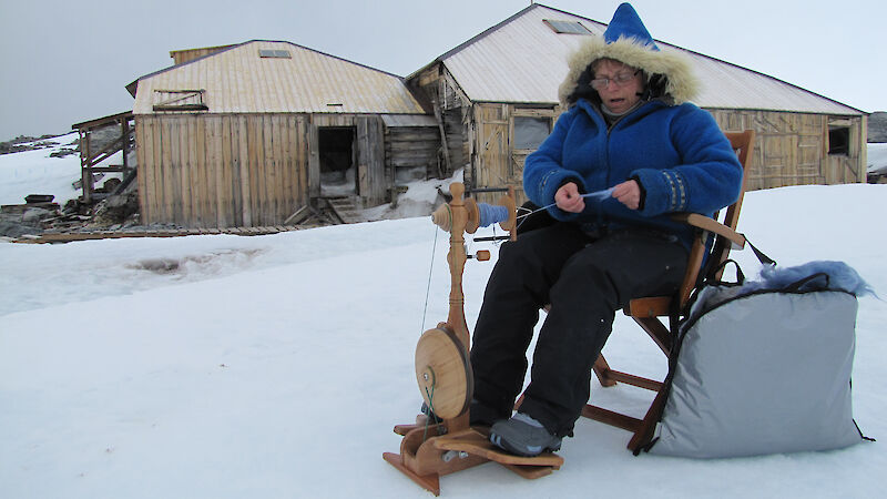 Marion spent six hours in relatively balmy conditions (0°C and no wind), spinning her blue wool fibre outside the Main Hut at Commonwealth Bay.