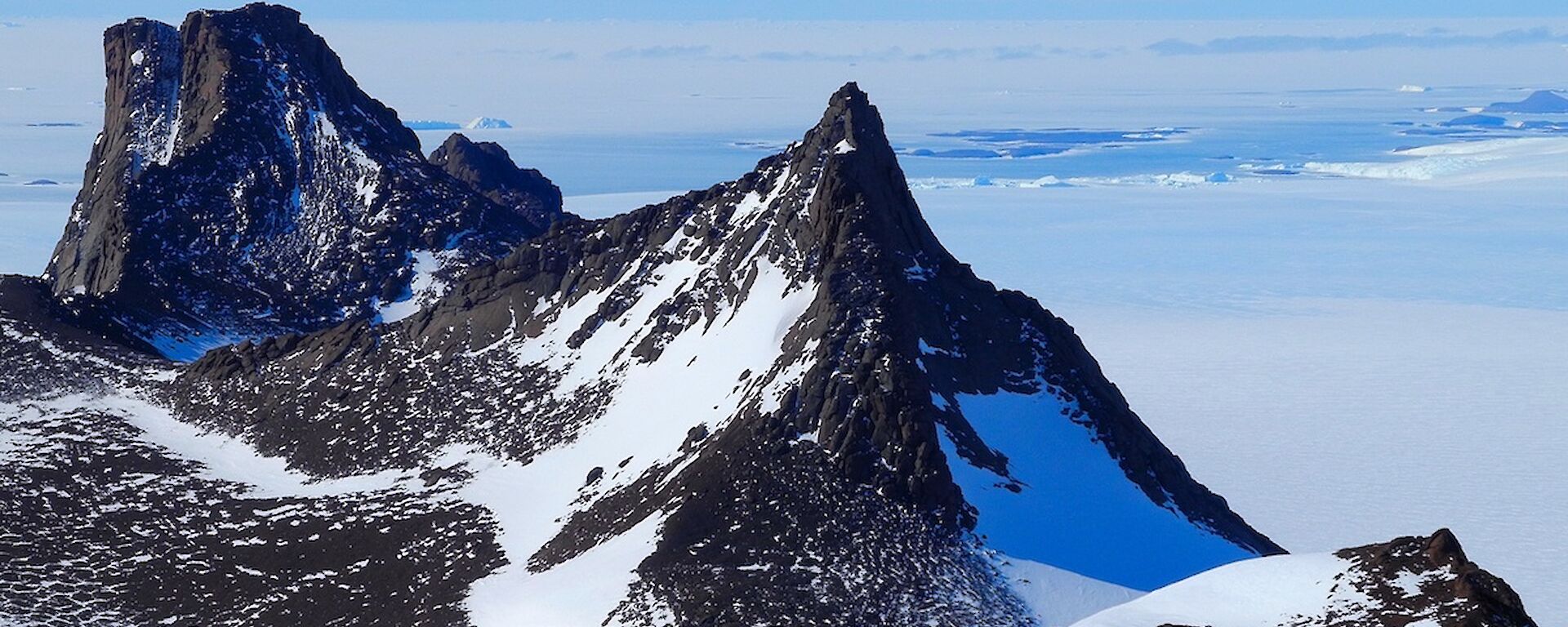 Looking north from Mt Elliot towards Fang/Parsons and the Mawson coast