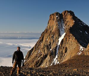 Pete, with the plateau falling away behind towards the ocean.