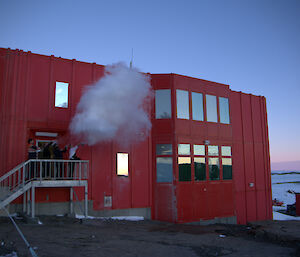 Photo 1 in a sequence of 4 showing the cloud of vapour produced when boiling water is thrown into very cold air