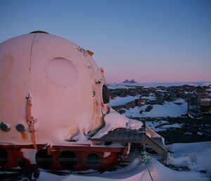 The white apple shelter on a sled