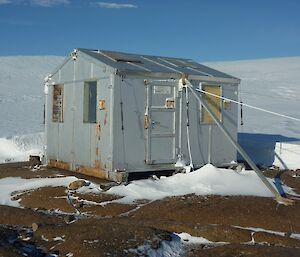 The small silver Aboslute magnetic Hut on the edge of the ice sheet