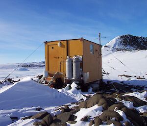 Colbeck Hut in September/October 2002 before the heavy falls of snow