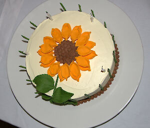 View of decorated cake with sunflower motif