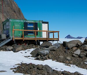 A field hut nestled against the Northern Framnes Mountains