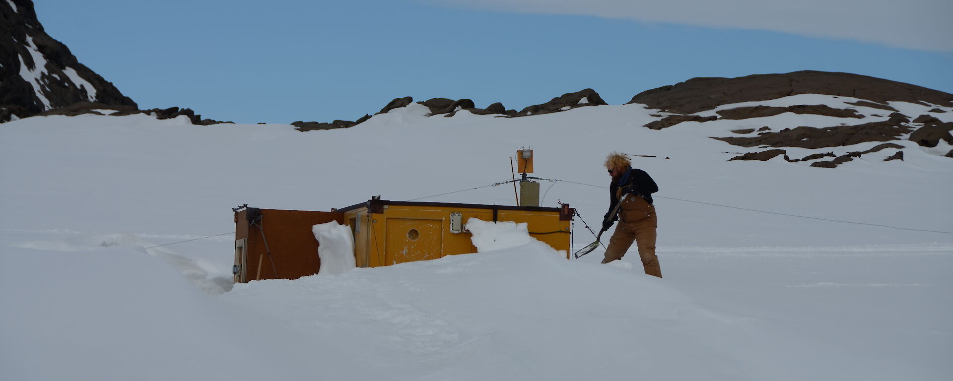 Anders digging out the hut at Colbeck