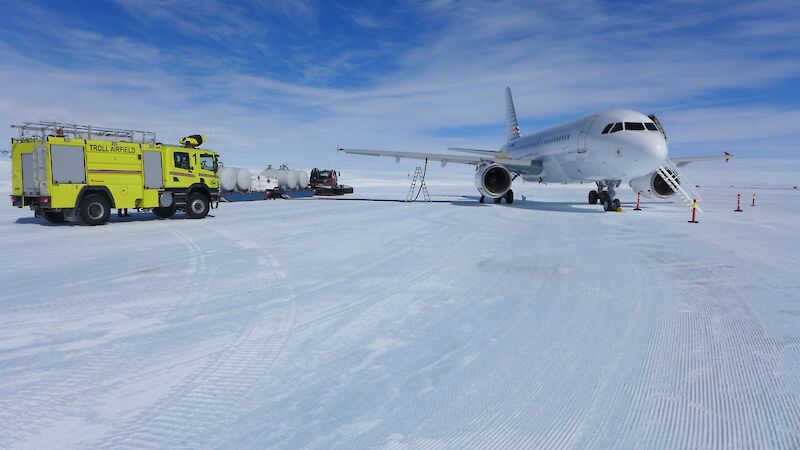 A319 at Troll