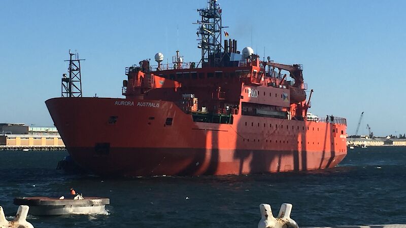 The Aurora Australis arriving in Fremantle