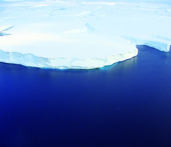 The calving front of the Totten Glacier ice shelf