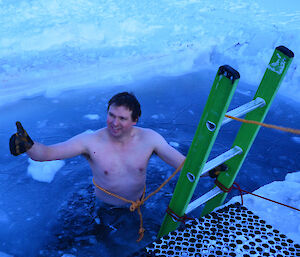 Mawson expeditioner, Chris Hill, plunges into the icy water