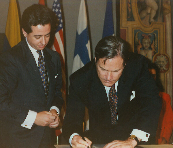 1991 delegation signing