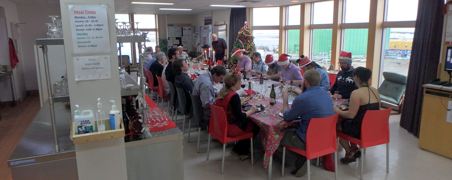 Mawson research station expeditioners enjoy Christmas dinner