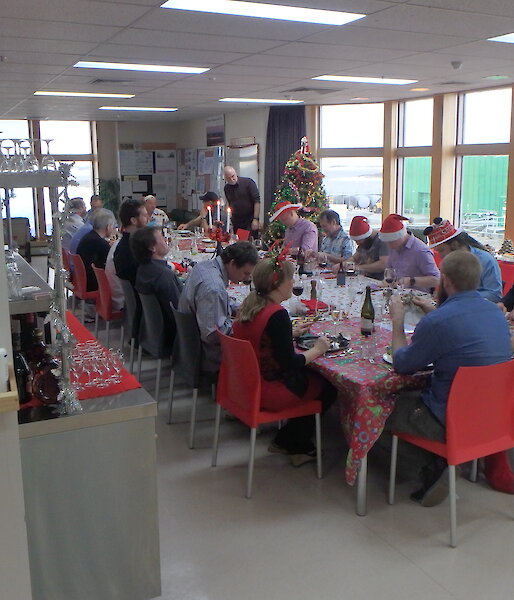 Mawson research station expeditioners enjoy Christmas dinner
