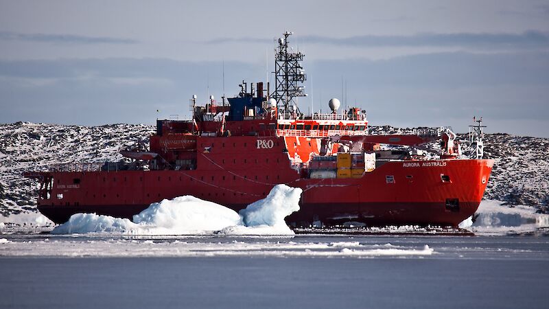 The Aurora Australis returns to Davis station