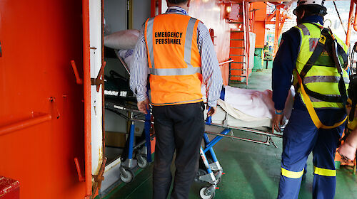 The ill expeditioner is transferred from the Aurora Australis