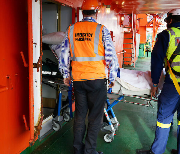 The ill expeditioner is transferred from the Aurora Australis