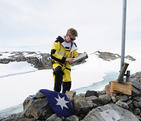 Dr Tony Fleming at the Commonwealth Bay ceremony celebrating the centenary of the Australasian Antarctic Expedition