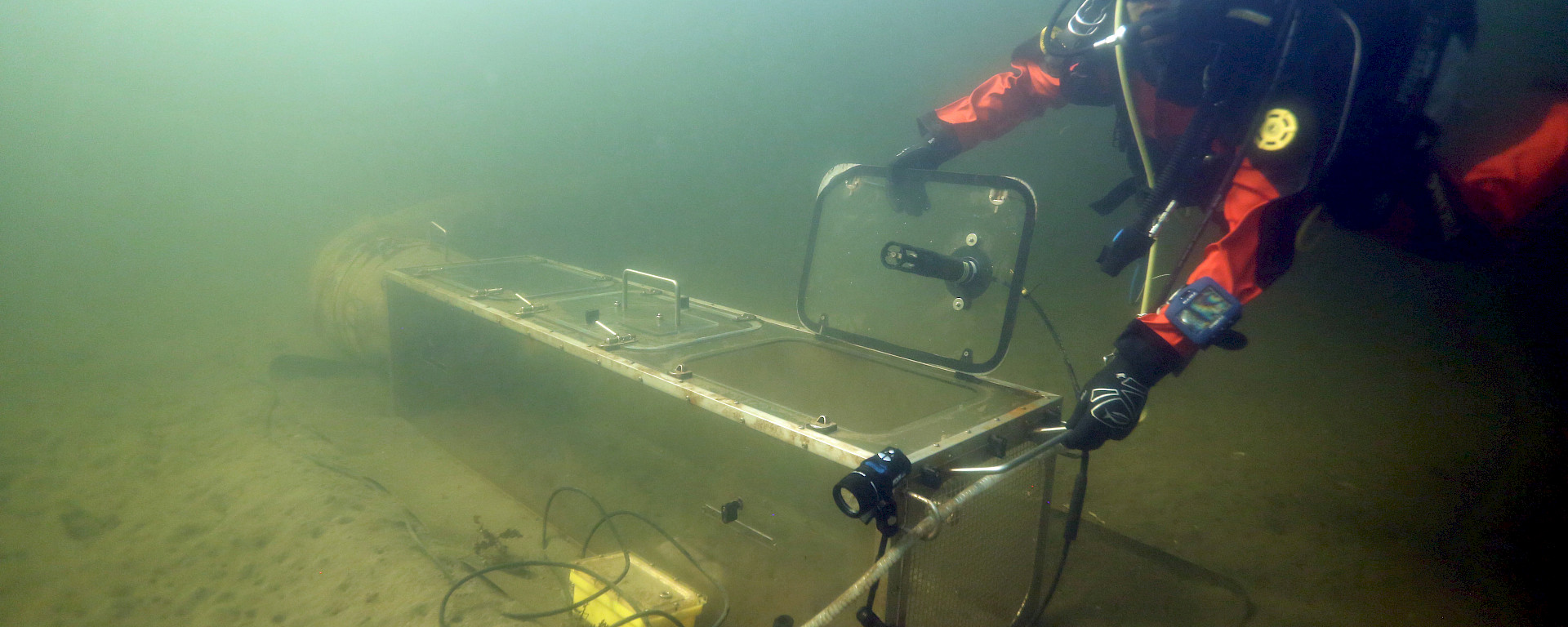 The experimental chamber on the seafloor