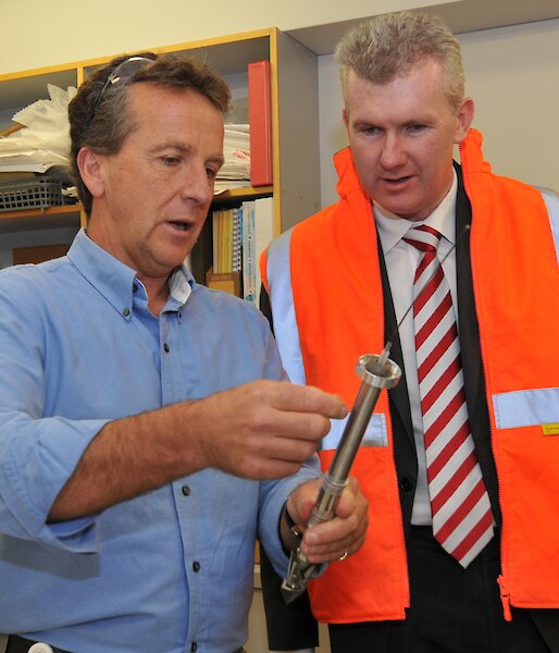 Dr Nick Gales with Environment Minister Tony Burke (Photo: Glenn Jacobson)