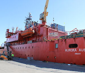 Aurora Australis preparing to depart Macquarie Wharf 4