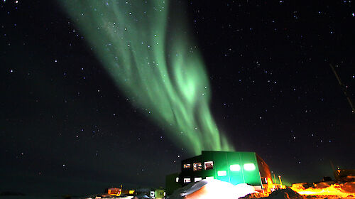 Aurora over Davis station (Photo: Kerry Steinberner)
