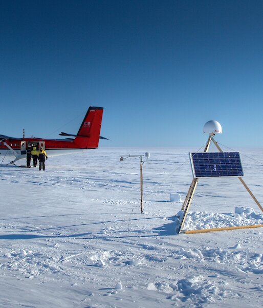 A Global Positioning System and meteorological site deployed to the south west of Law Dome.