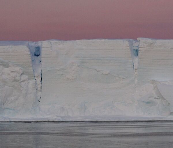 The western crack of the Mertz glacier tongue (Photo: Ben Legresy)