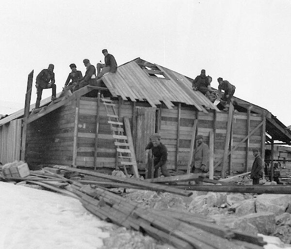 Cladding the roof of the Main Hut