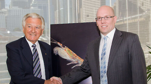 Former Prime Minister Bob Hawke shakes hands with the inaugural winner of the Fellowship Dr Bruce Deagle