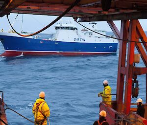 The Aurora Australis crew assisting in the rescue