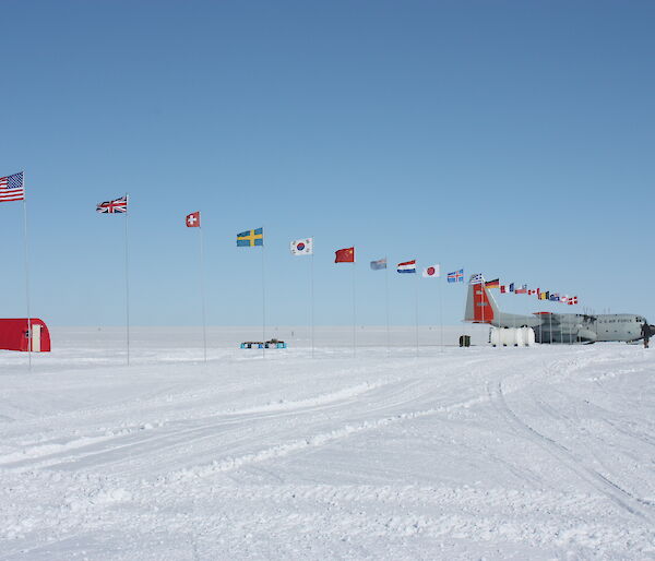 United States LC130 Hercules dropping personnel and cargo off at the NEEM remote field camp (Photo: Andrew Moy)