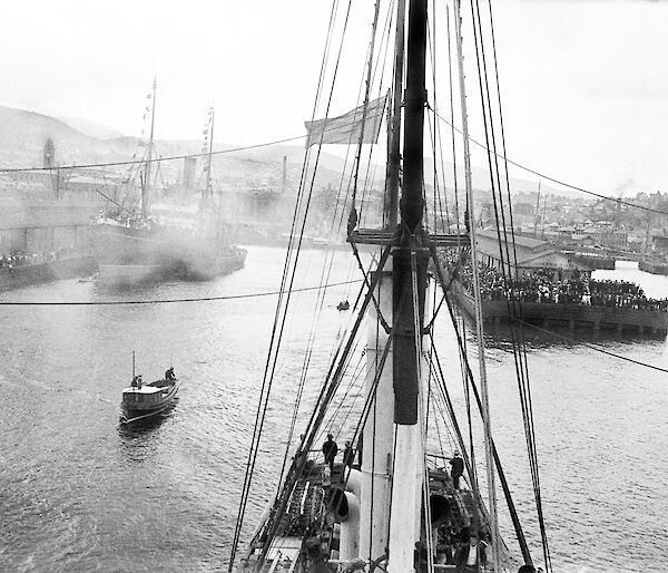 Aurora departs Hobart