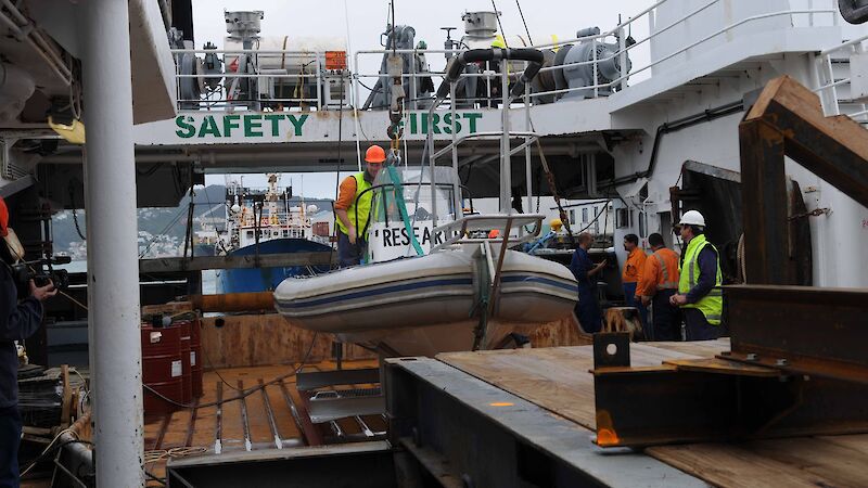 Preparing the RV Tangaroa for departure