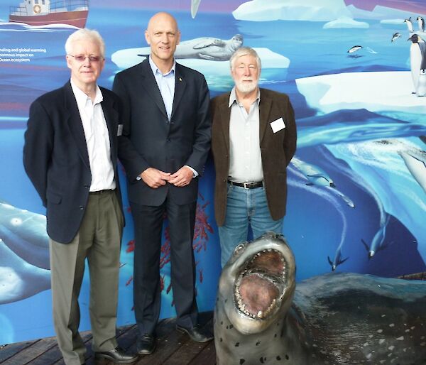 Dr Martin Riddle, Minister Peter Garrett and Dr Knowles Kerry
