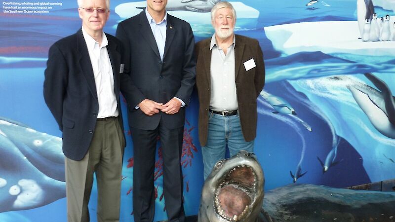 Dr Martin Riddle, Minister Peter Garrett and Dr Knowles Kerry