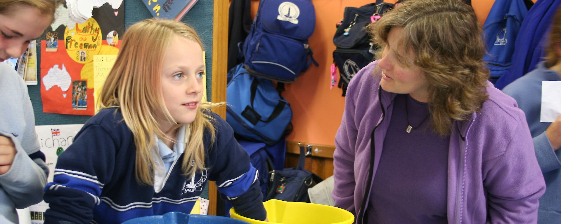 Quantitative Ecologist Louise Emmerson works with students at Taroona Primary School