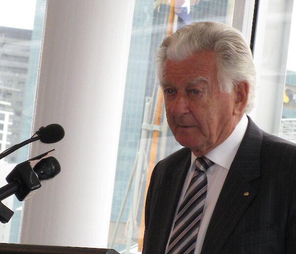 Former Prime Minister Bob Hawke addressing the gathering at the Australian National Maritime Museum in Sydney