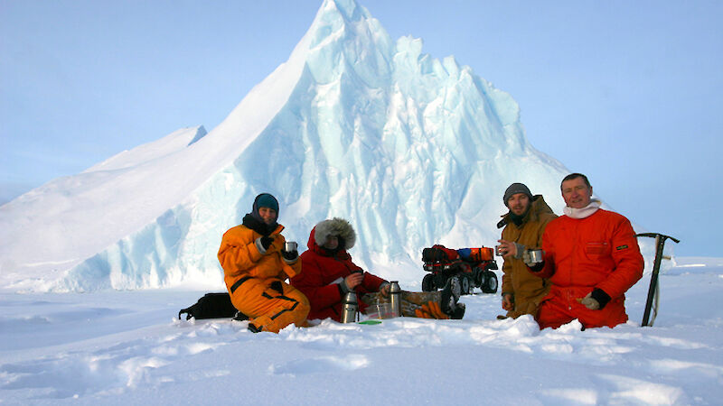 Expeditioners stopping for an icy picnic