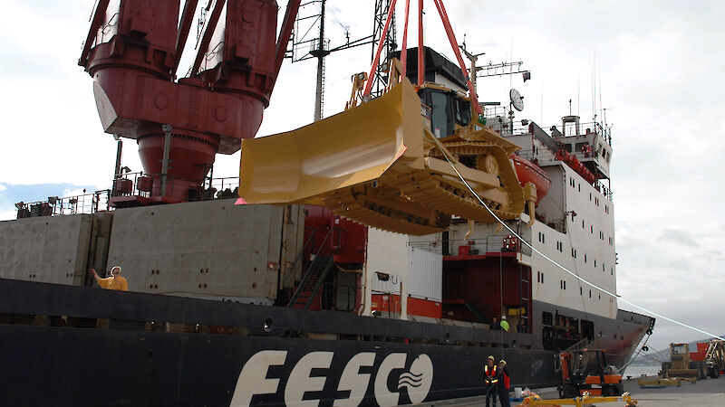 D7 model dozer being loaded onto MV Vasiliy Golovnin