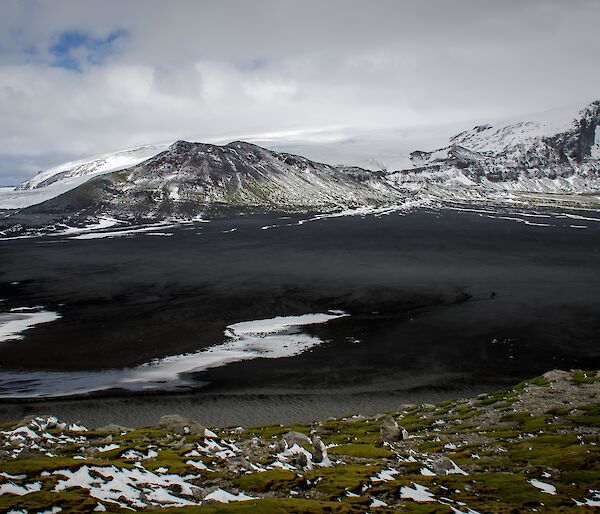 Photo of snow covered mountain range