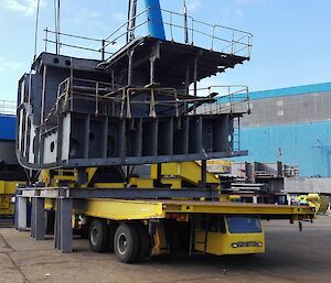 A block of the aft starboard hull being transferred to the dry dock by a 300 tonne gantry crane.