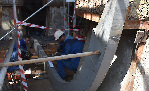 J-shaped 100mm thick steel that will form part of the bow’s ice knife.